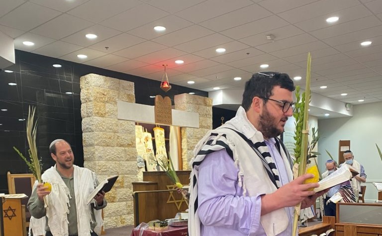 rabbis-praying