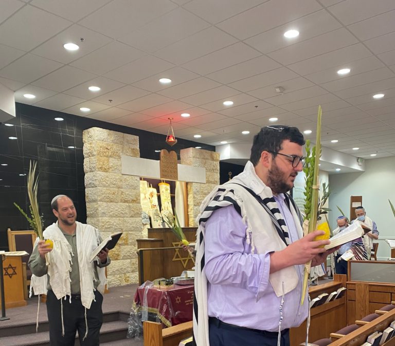 rabbis-praying